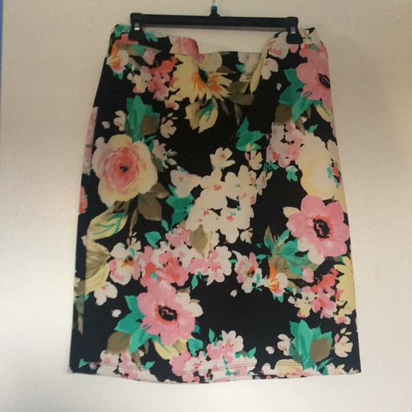 Dresses & Skirts - HOT DEAL (4 for 25) colorful floral skirt